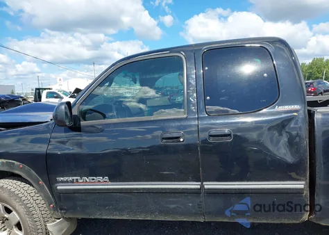 2002 Toyota Tundra Ltd V8 z USA, uszkodzony, nr VIN 5TBBT48152S276252